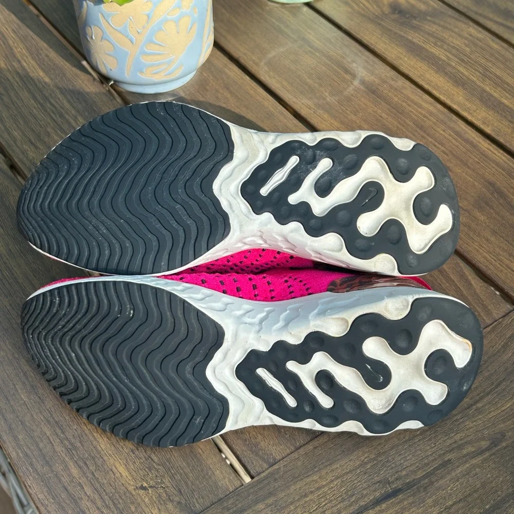 Nike Women's Phantom React Bright Pink Athletic Sneakers - Picture 3 of 3
